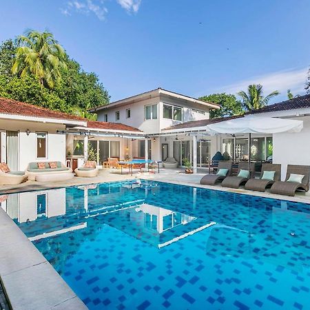 Hamptons Charm By Stayvista Luxury 5Br With Pool, Lawn & Table Tennis Alībāg Exterior foto