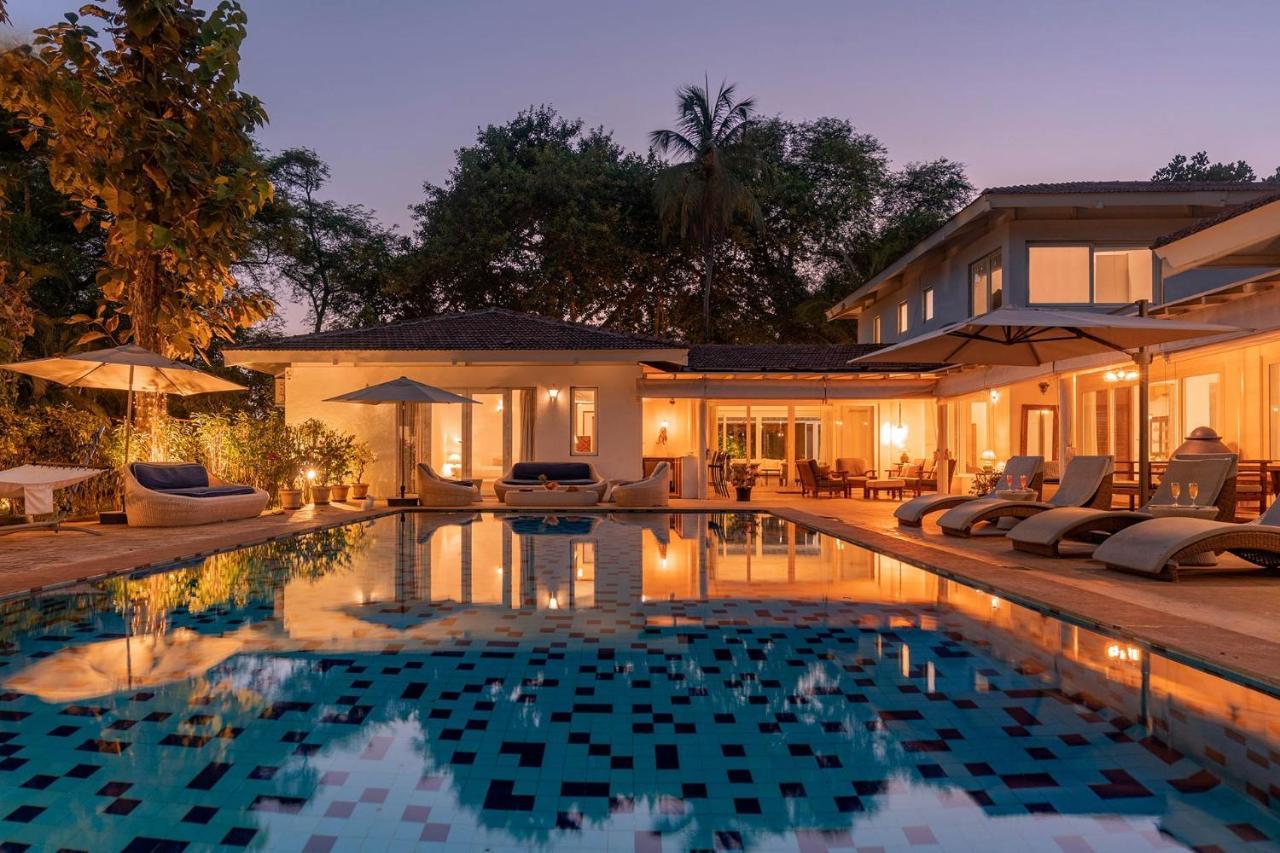 Hamptons Charm By Stayvista Luxury 5Br With Pool, Lawn & Table Tennis Alībāg Exterior foto