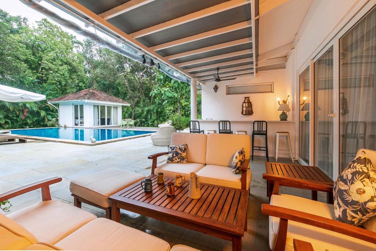 Hamptons Charm By Stayvista Luxury 5Br With Pool, Lawn & Table Tennis Alībāg Exterior foto