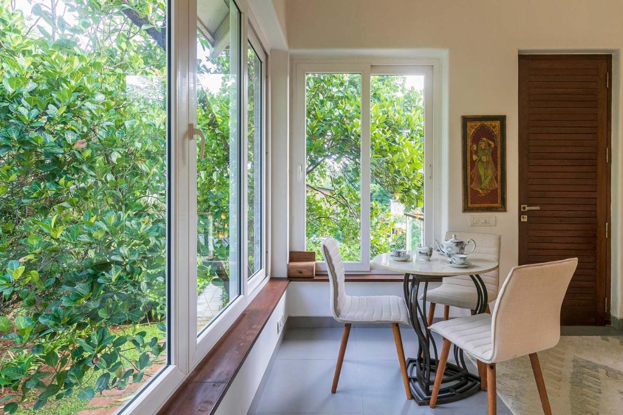 Hamptons Charm By Stayvista Luxury 5Br With Pool, Lawn & Table Tennis Alībāg Exterior foto